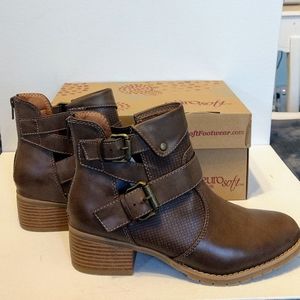 Euro soft Maureen Taupe/Brown Ankle Boots Size 9